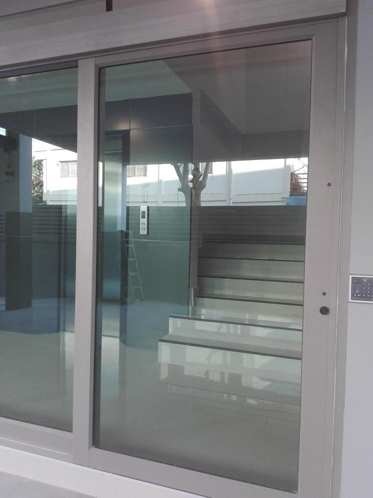 Ud House Aparthotel Udon Thani Bagian luar foto